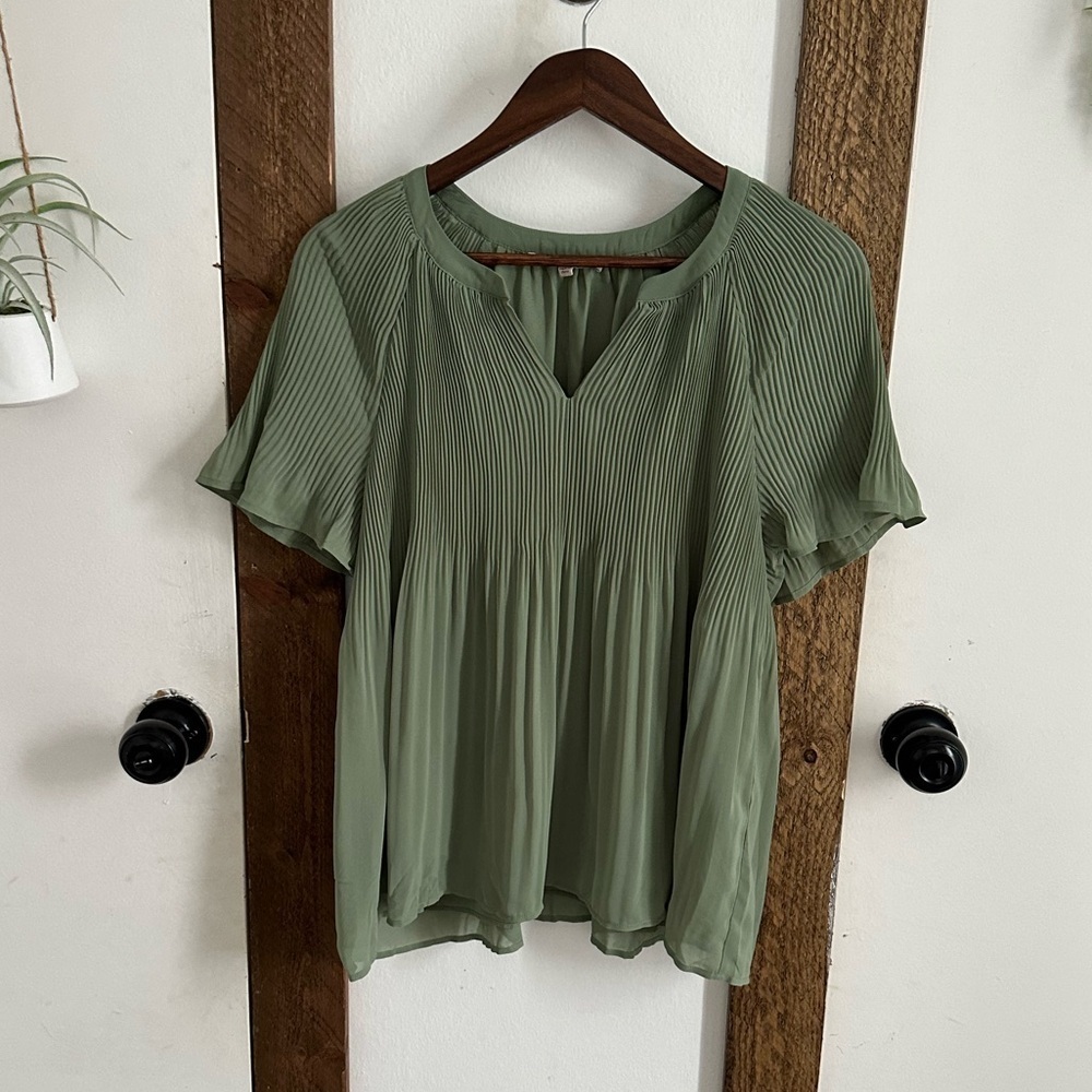 Cracker Barrel Boutique Sage Green Pleated Women's Blouse Size Small - Picture 4 of 16